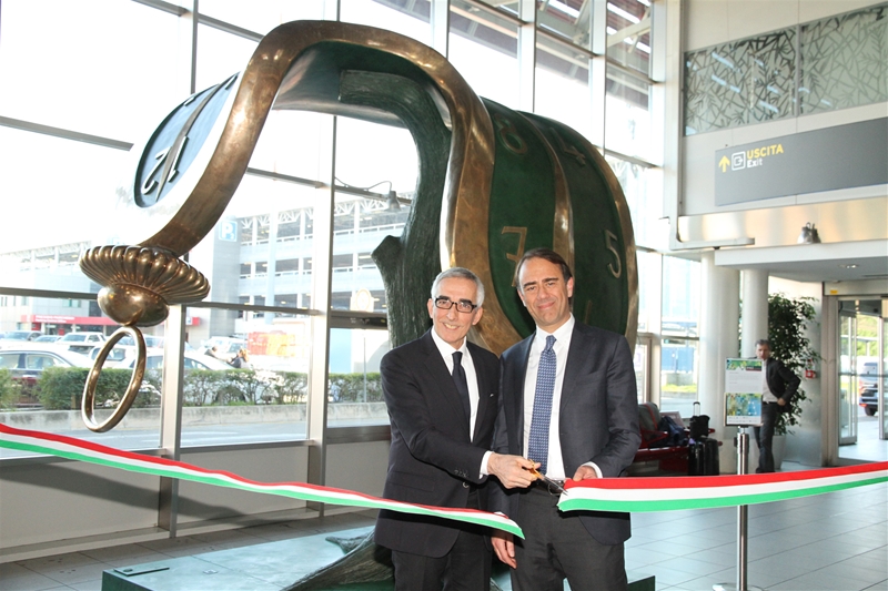 INAUGURAZIONE STATUA DALI' AEROPORTO(2)